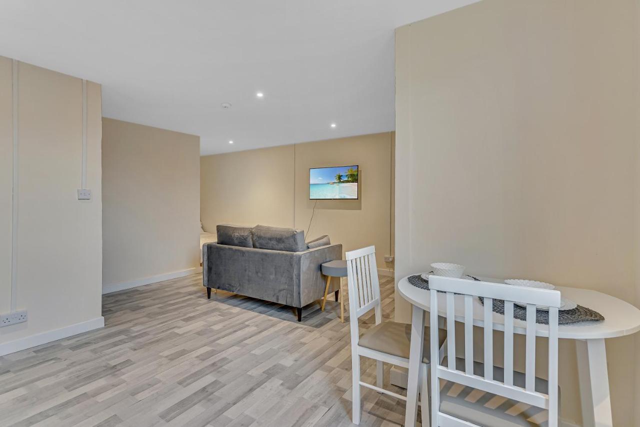 Suites By Rehoboth - Overcomers- Deptford London Exterior photo