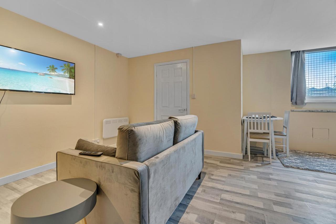 Suites By Rehoboth - Overcomers- Deptford London Exterior photo